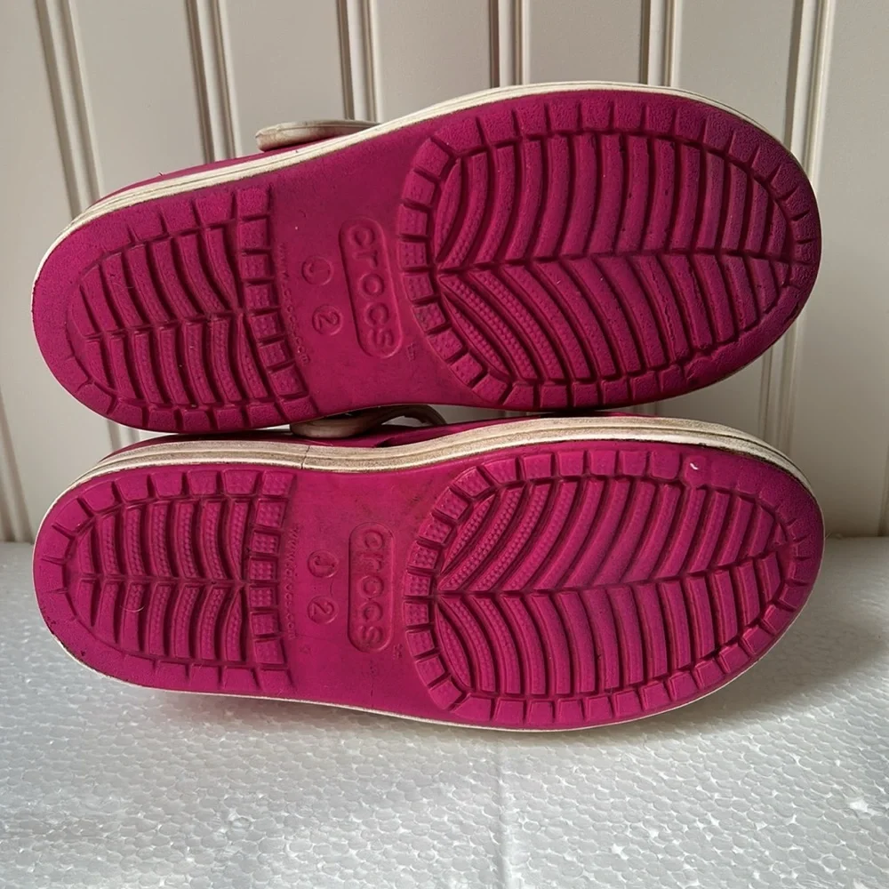 𝅺Crocs kids slip in sandal w/ back strap rubber shoe size 2 pink white
